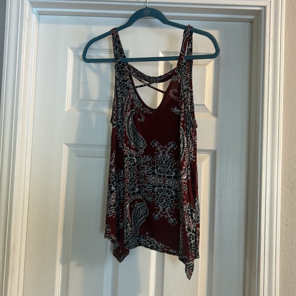 Burgundy tank - Picture 2 of 2